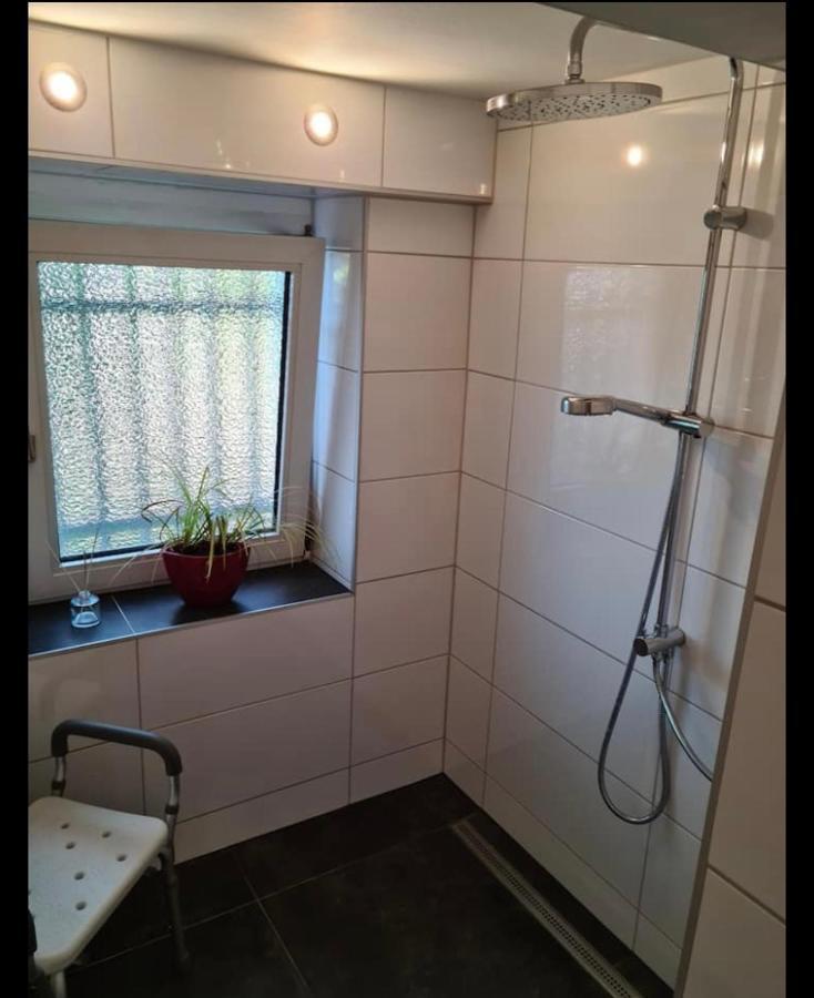 FeWo Nana -Eigener Eingang&Parkplatz, Netflix ,80m2sanierter Altbau Oberhausen  Exterior foto